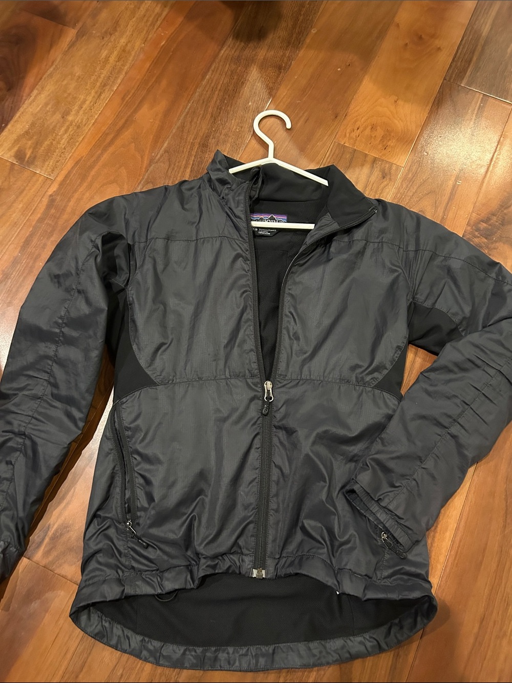 Patagonia Women's black color  Lightweight Utility Jacket XS authentic